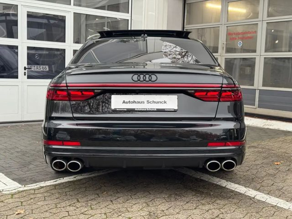 Audi S8