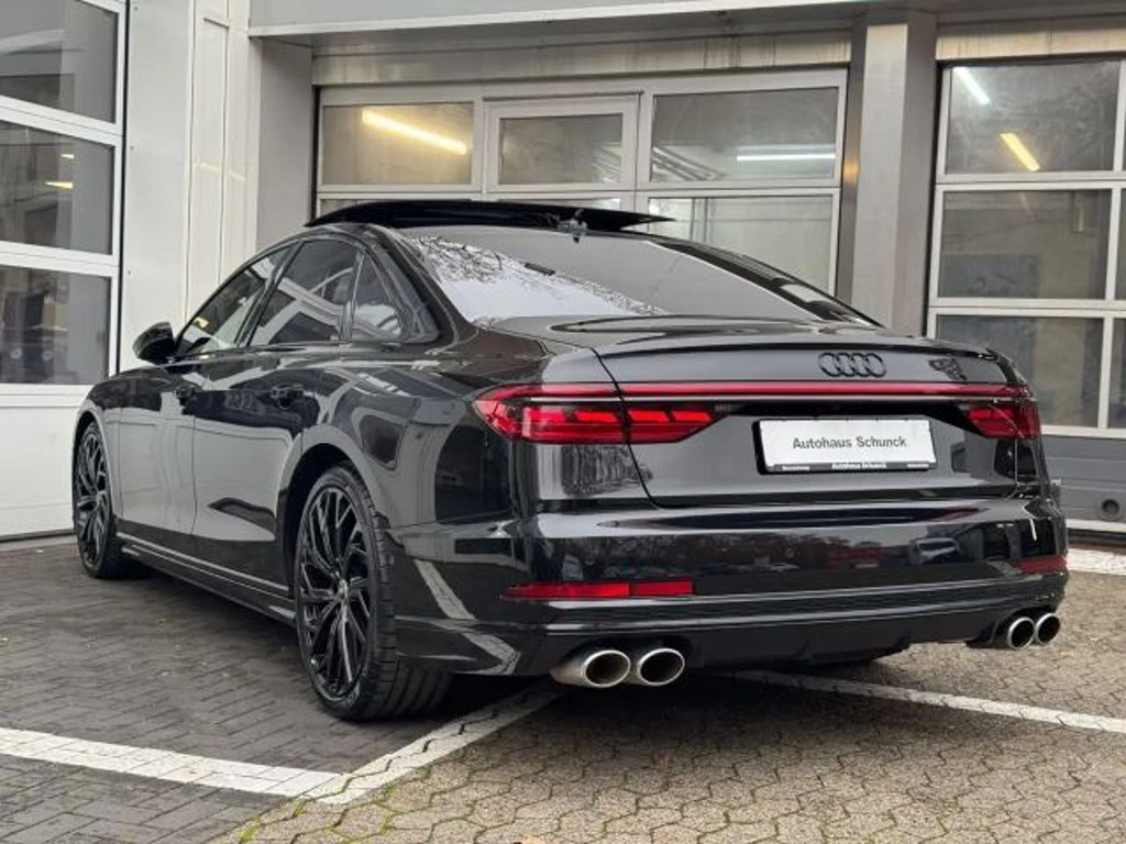Audi S8