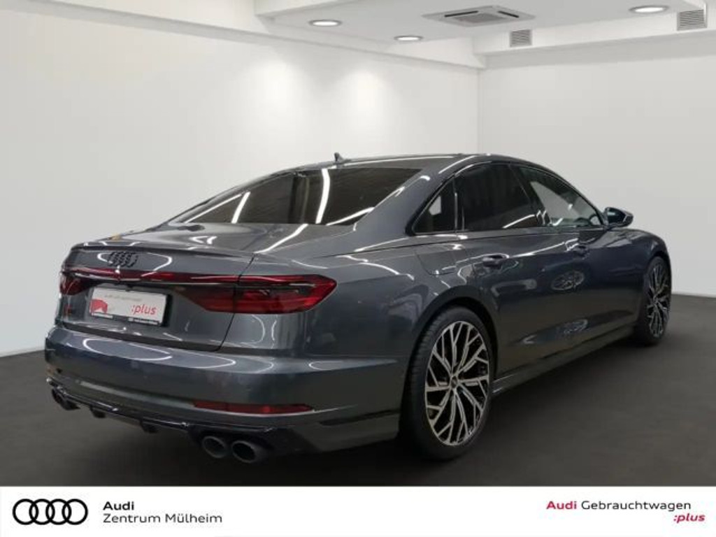 Audi S8