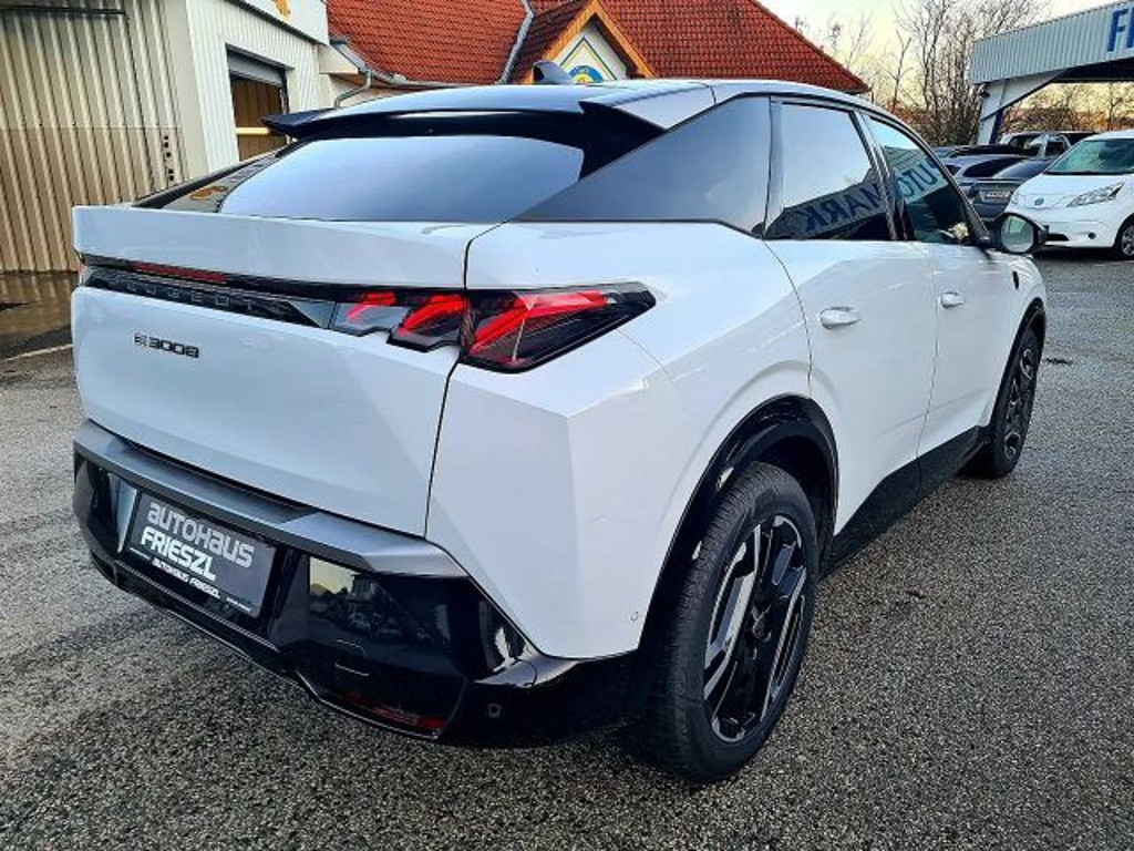 Peugeot E-3008