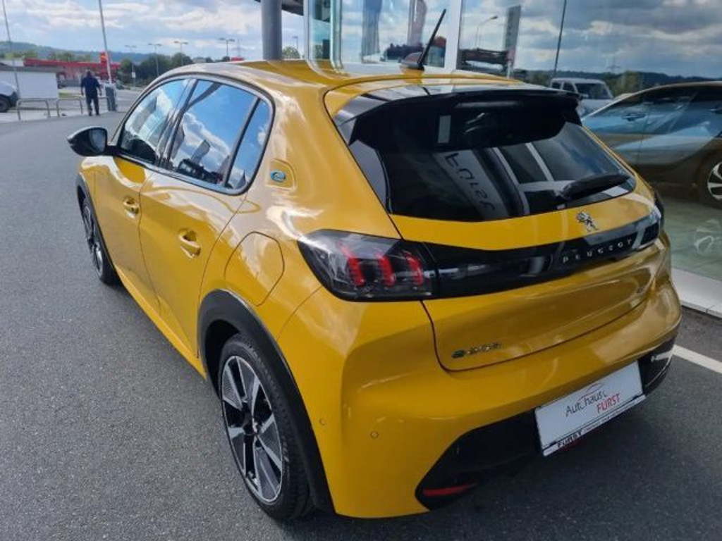 Peugeot e-208
