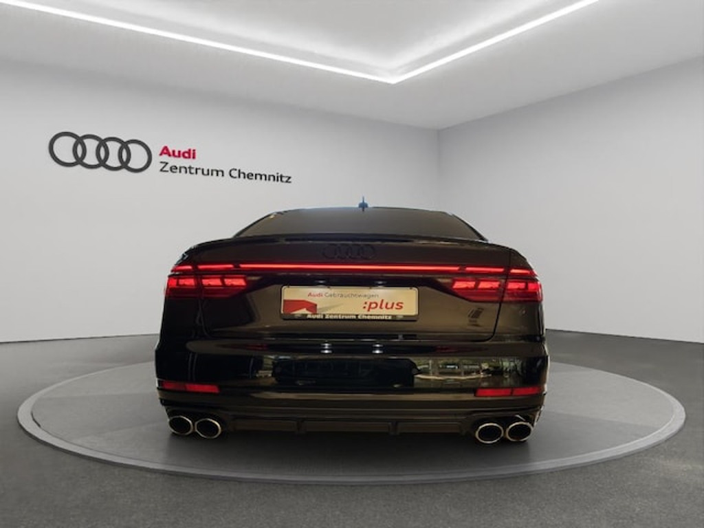 Audi S8