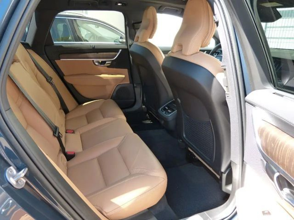 Volvo V90 Cross Country