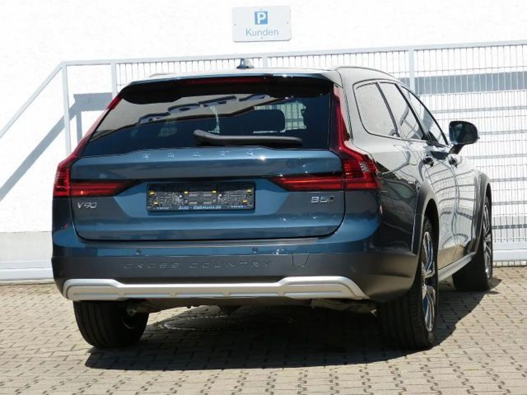 Volvo V90 Cross Country