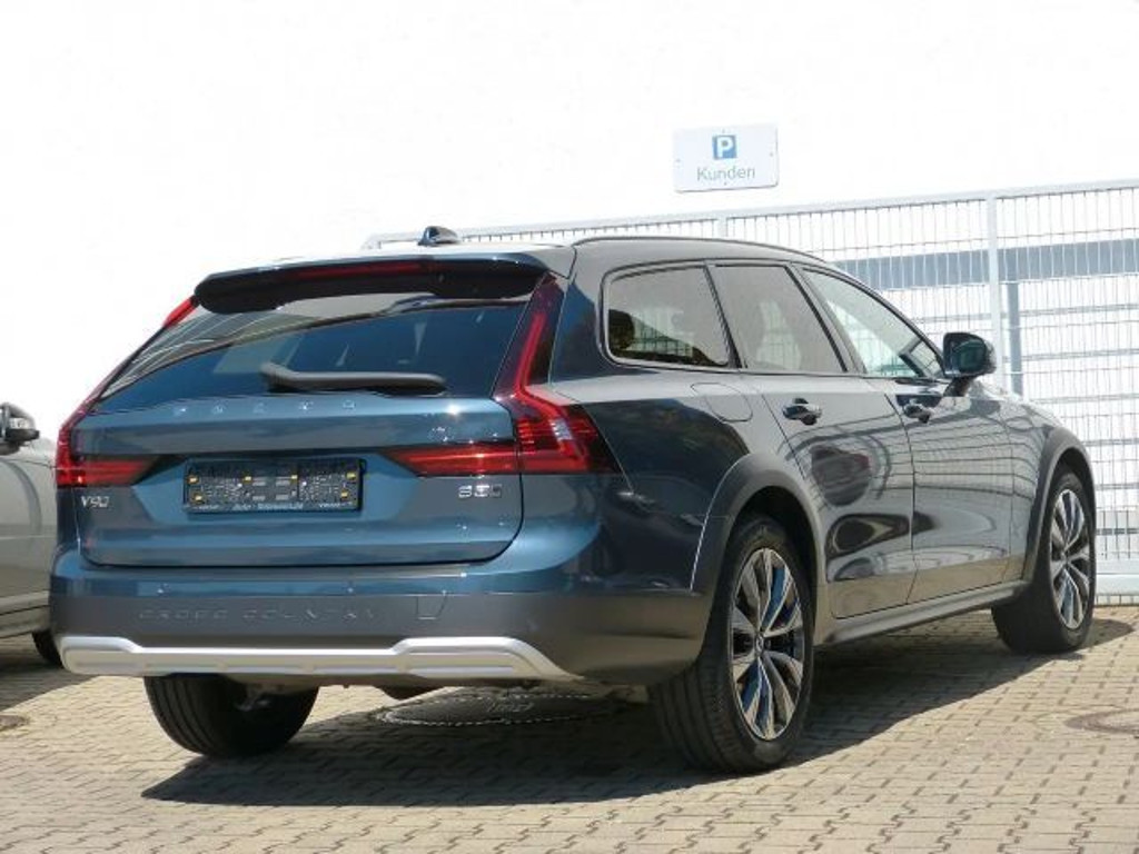 Volvo V90 Cross Country