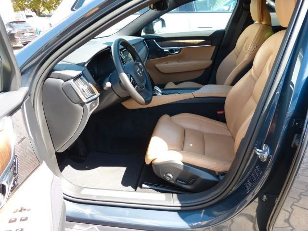 Volvo V90 Cross Country