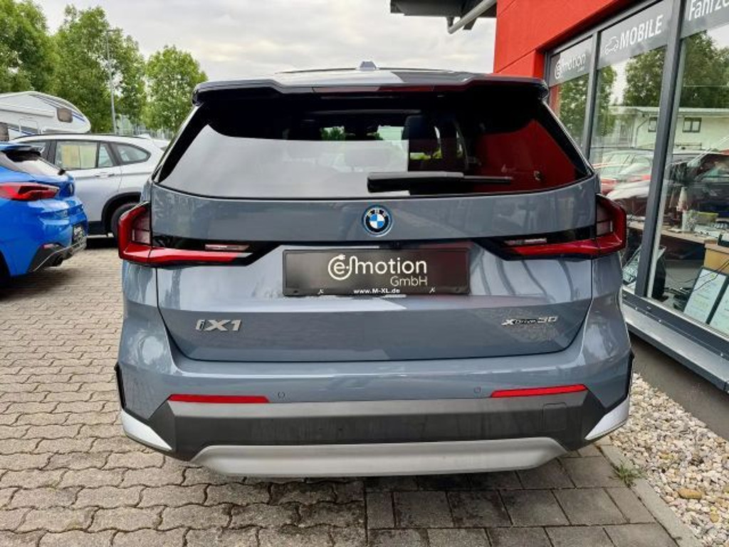 BMW iX1