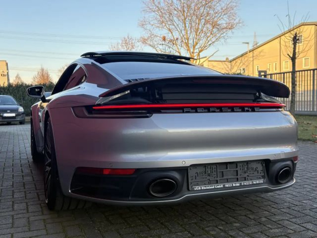 Porsche 992