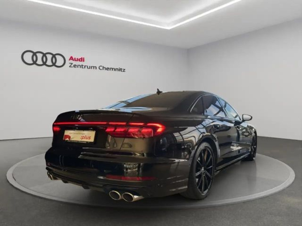 Audi S8