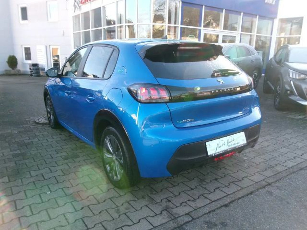 Peugeot e-208