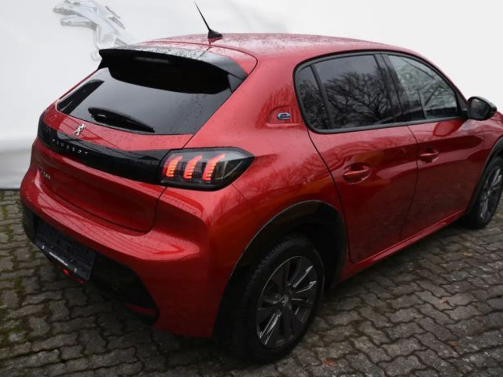 Peugeot e-208