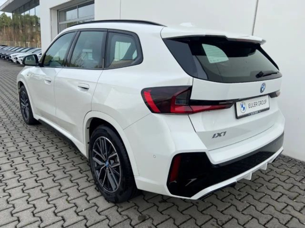 BMW iX1