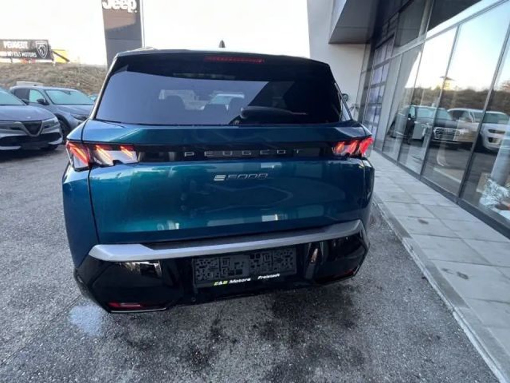 Peugeot E-5008