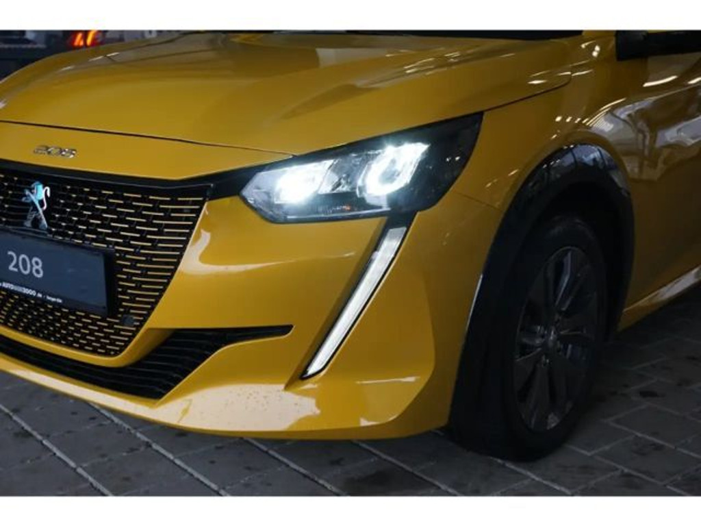 Peugeot e-208