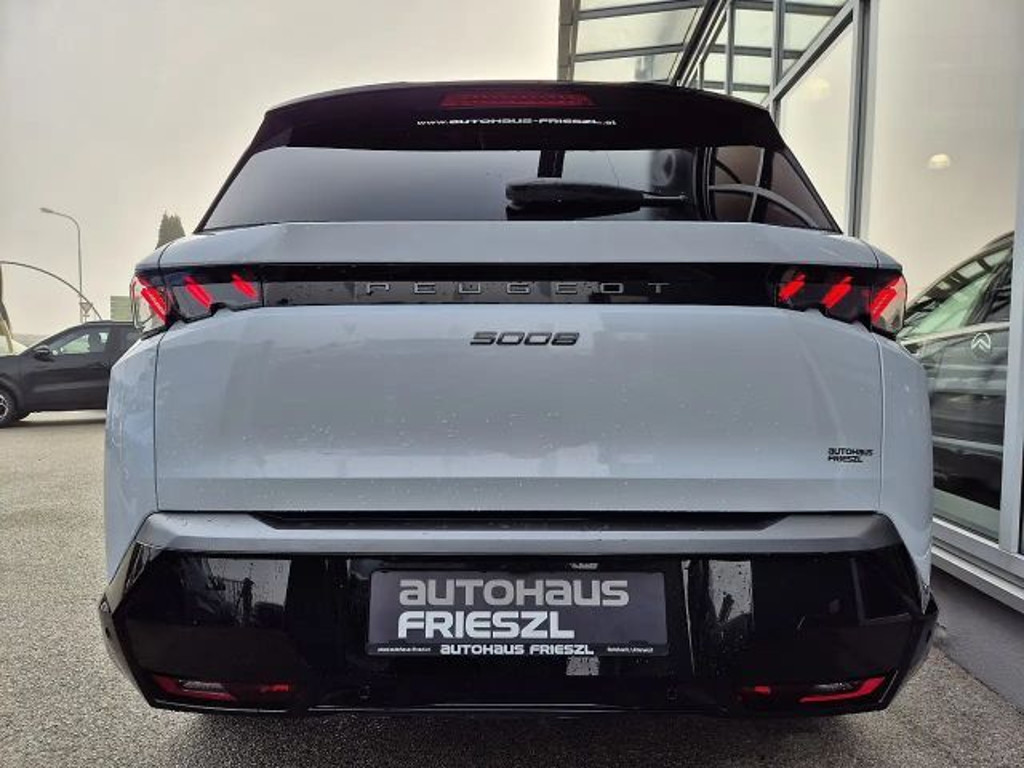 Peugeot E-5008