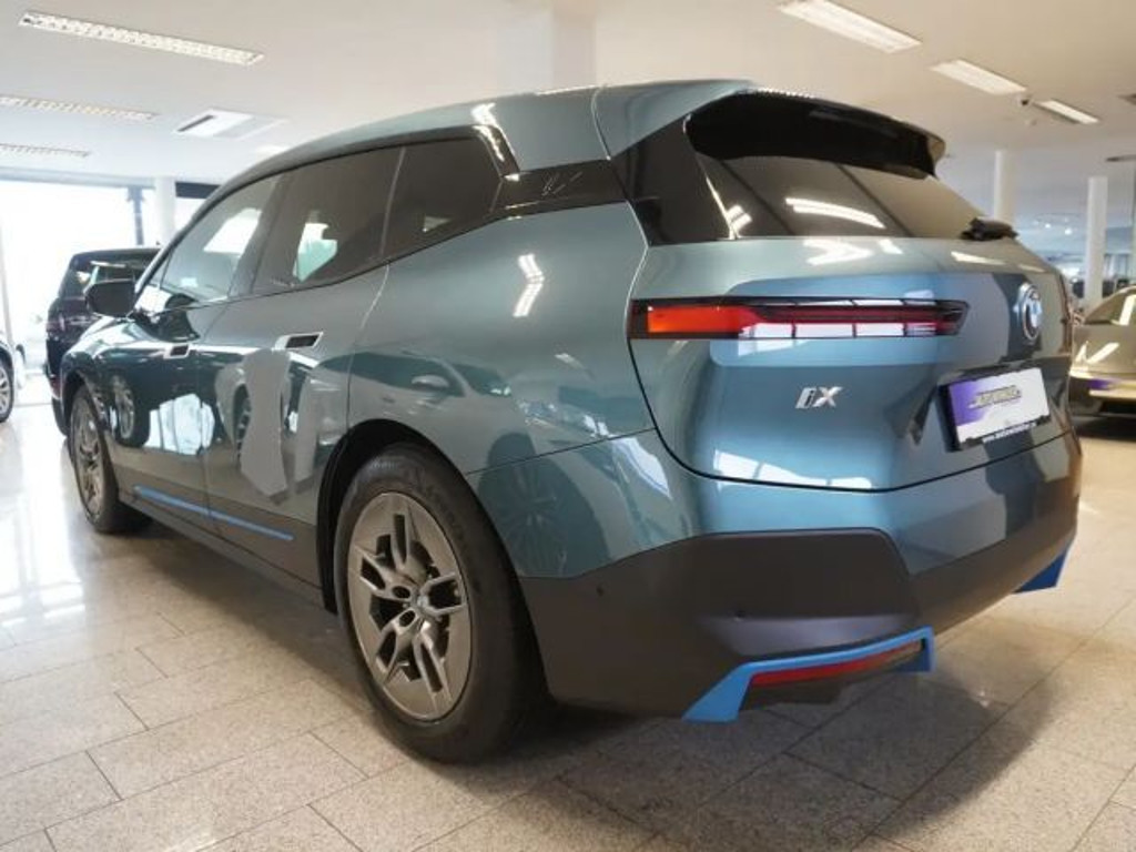 BMW iX