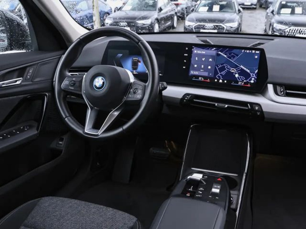 BMW iX1
