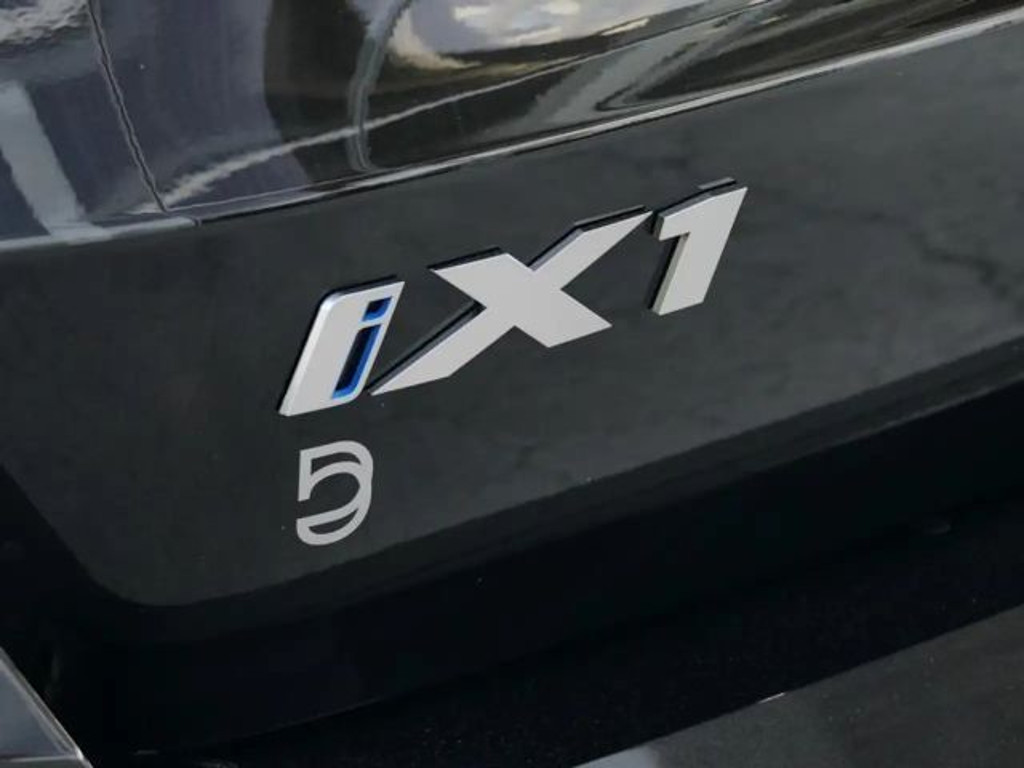 BMW iX1