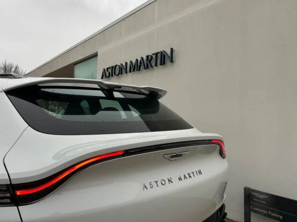 Aston Martin DBX