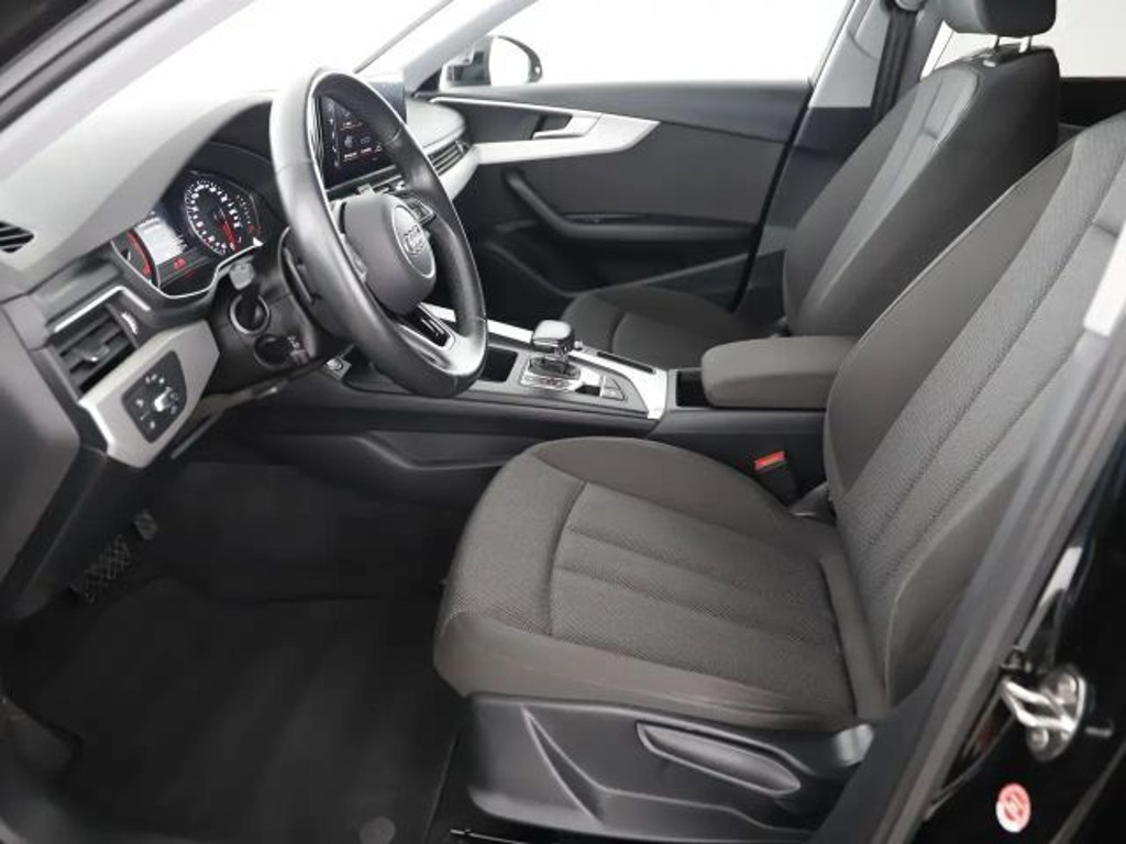 Audi A4 2022 Benzine