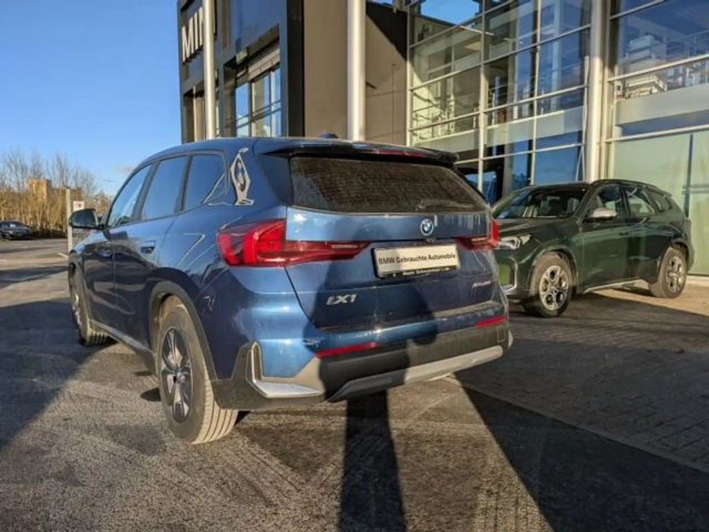 BMW iX1