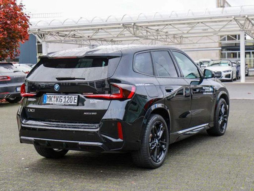BMW iX1