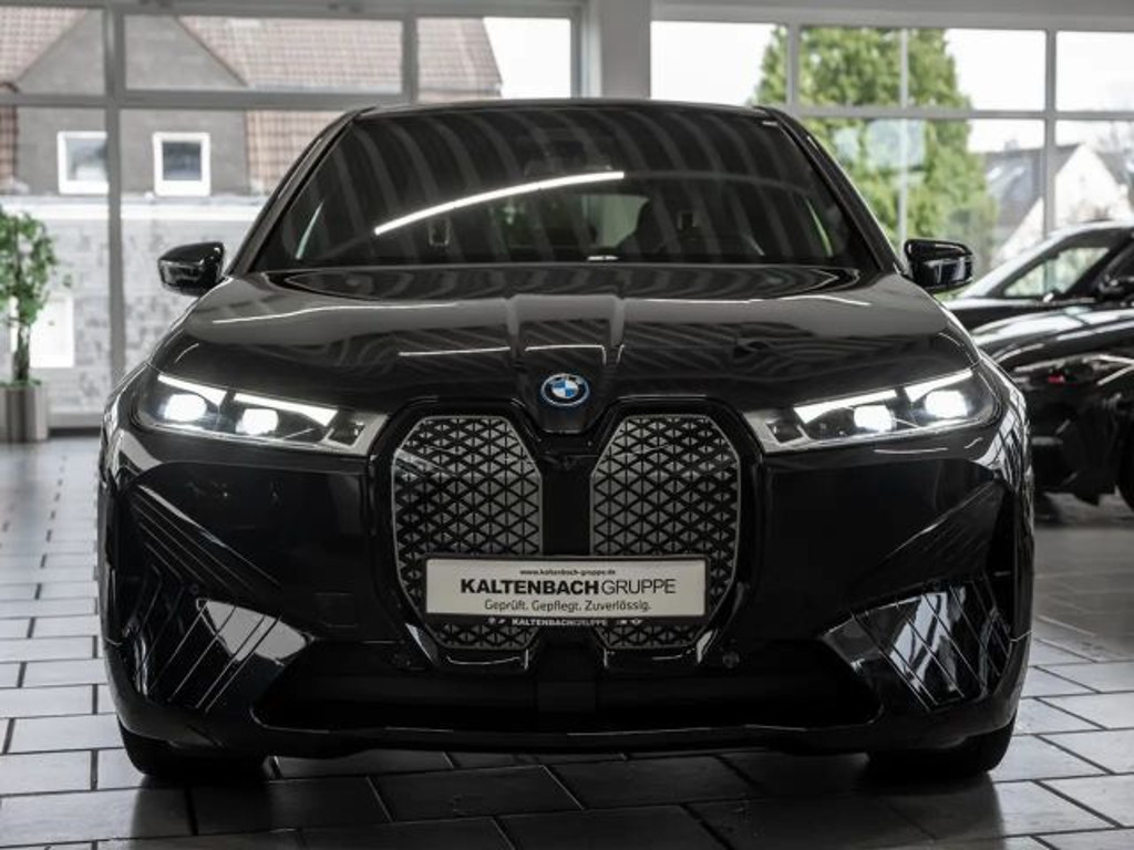 BMW iX