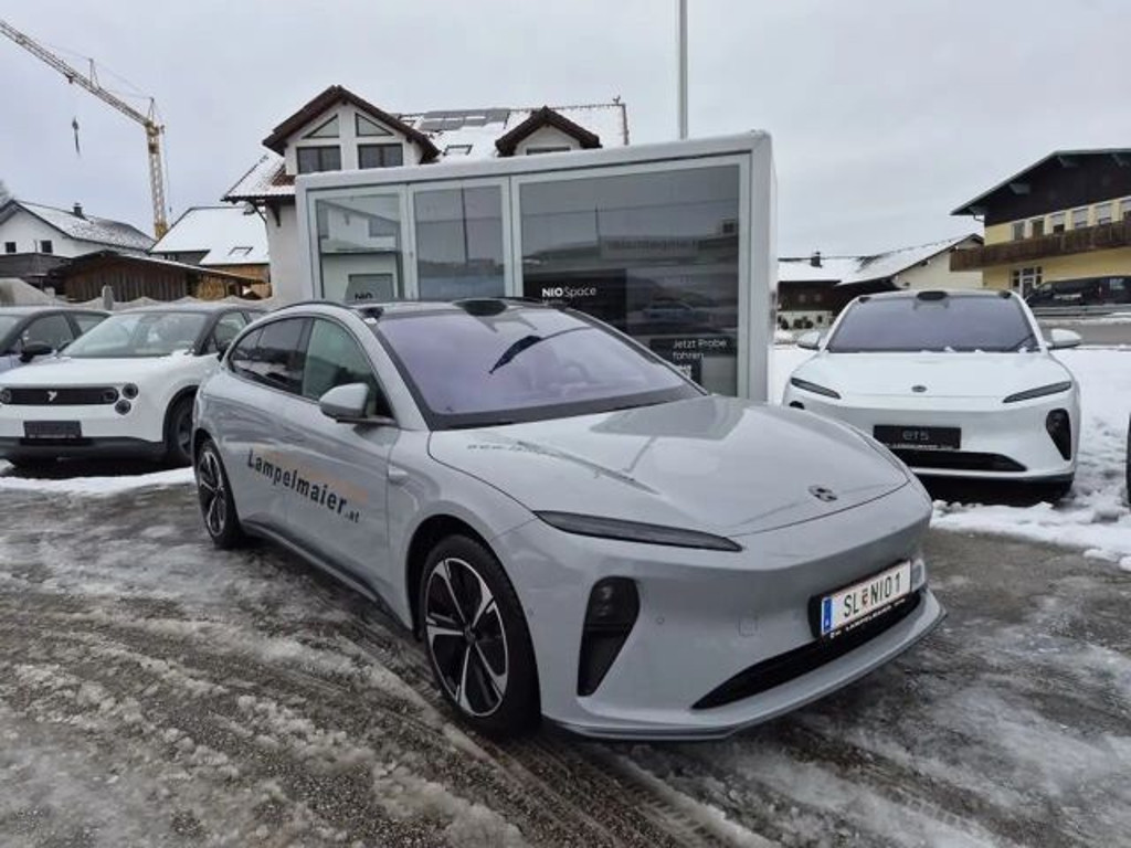 NIO ET5