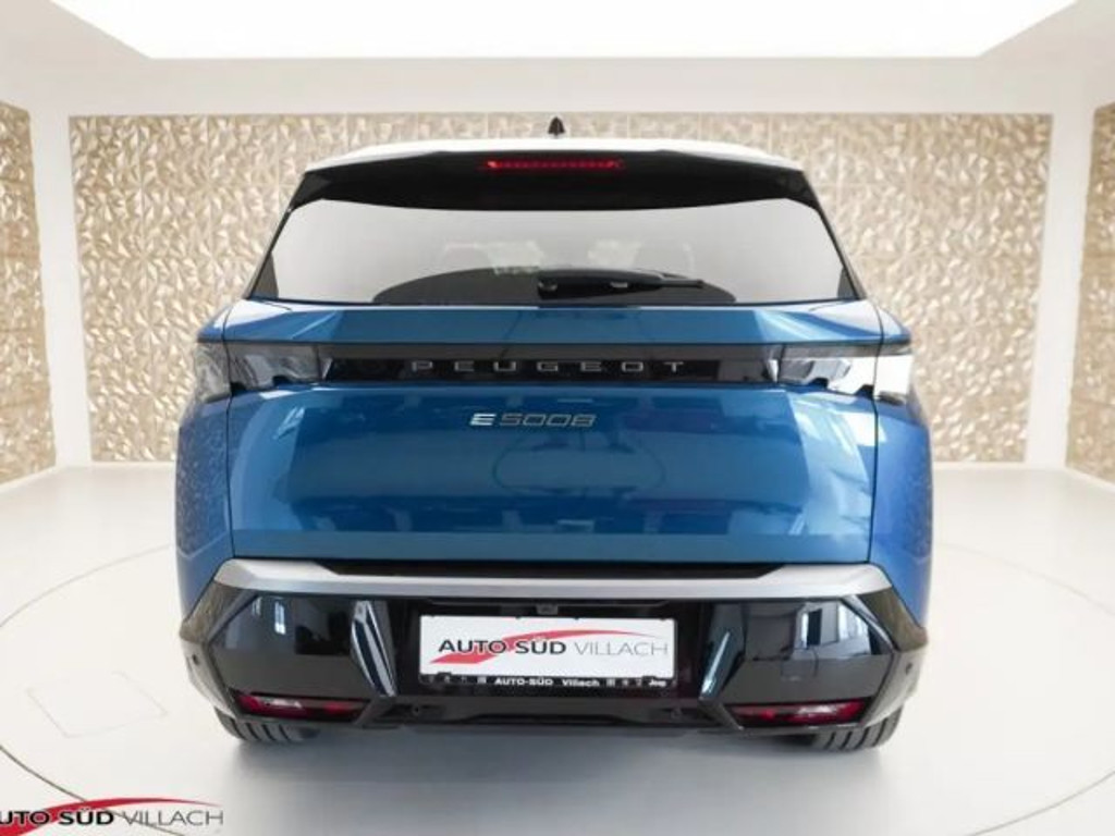 Peugeot E-5008
