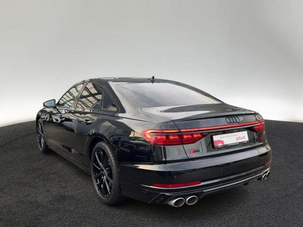 Audi S8