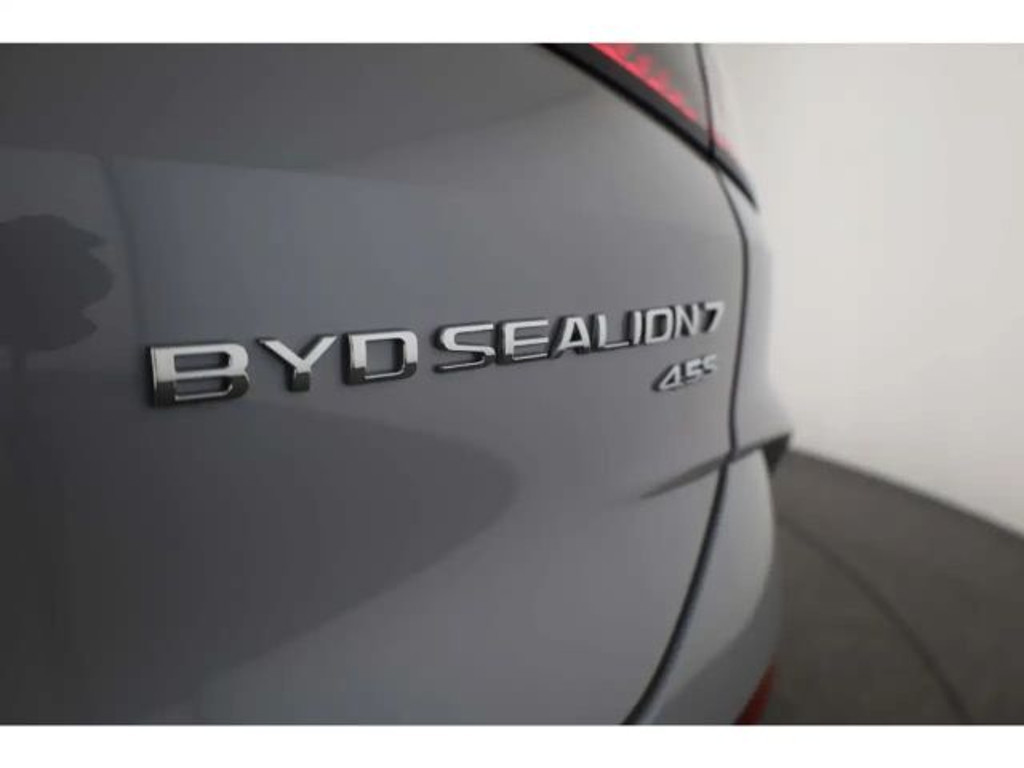 BYD Sealion 7