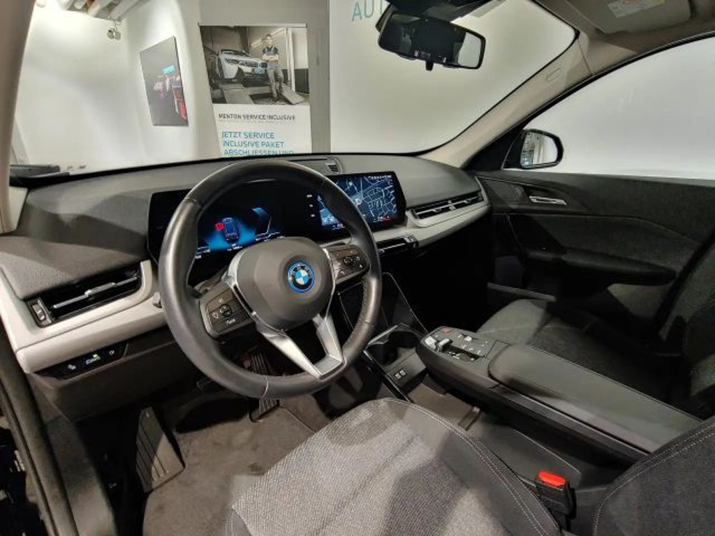 BMW iX1