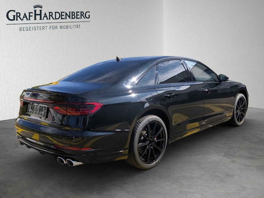 Audi S8