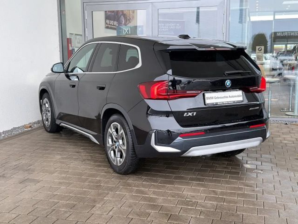 BMW iX1