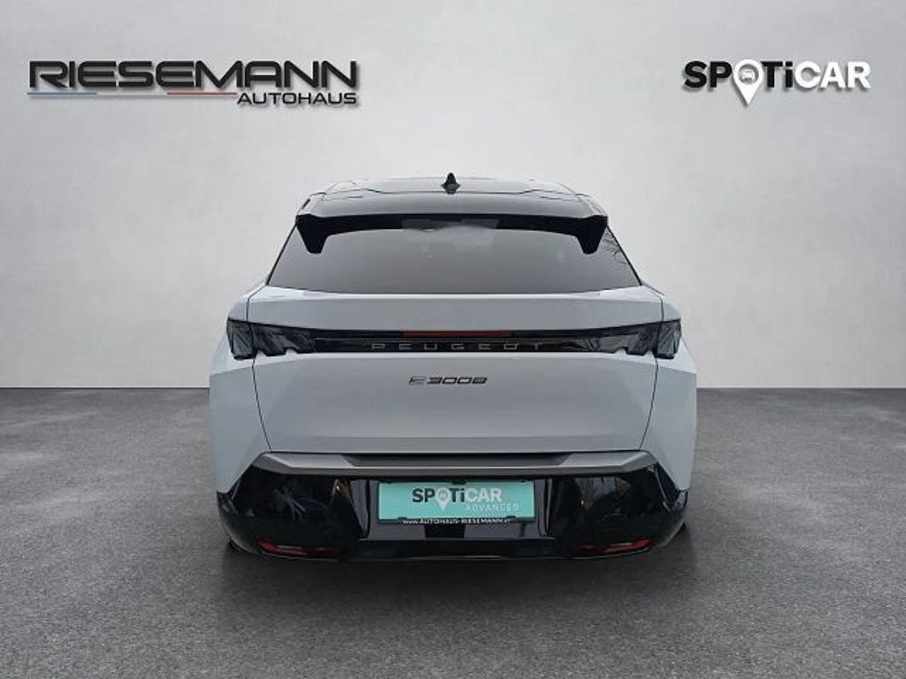 Peugeot E-3008