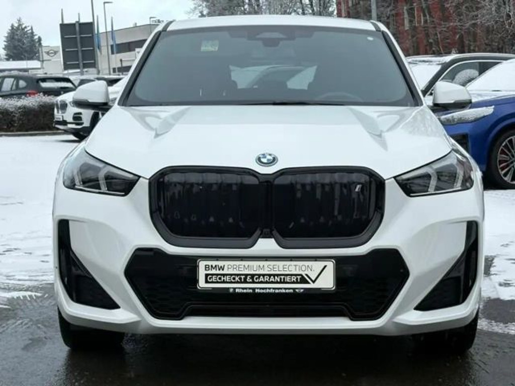 BMW iX1