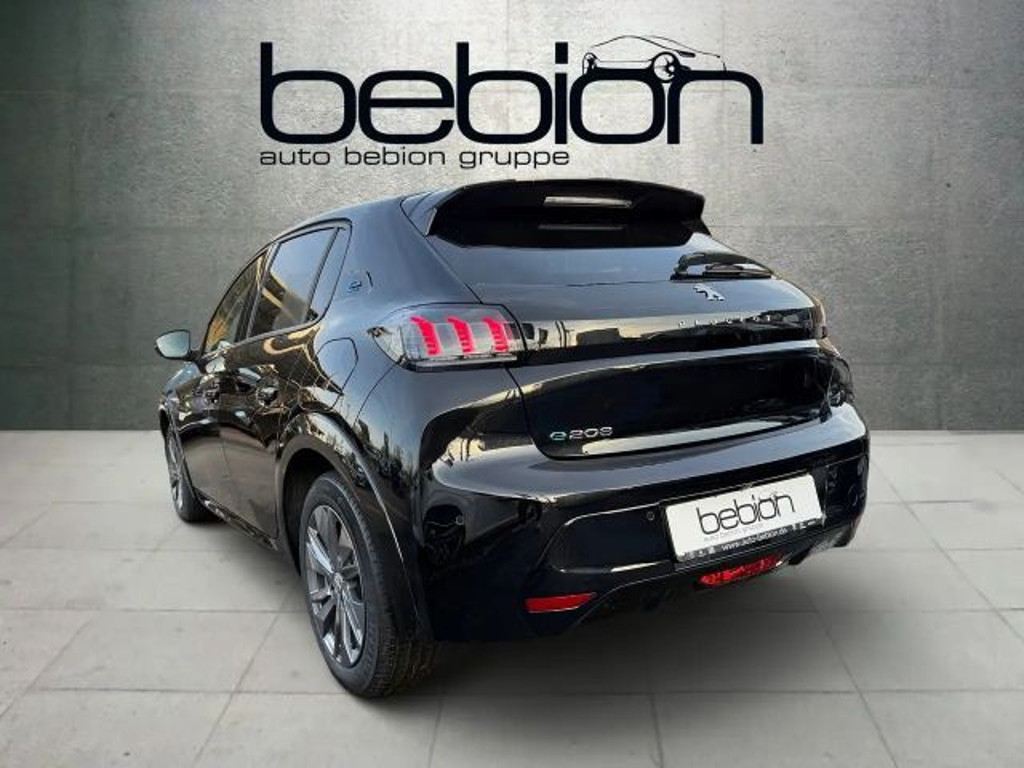 Peugeot e-208