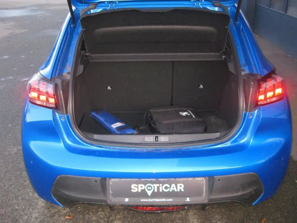 Peugeot e-208