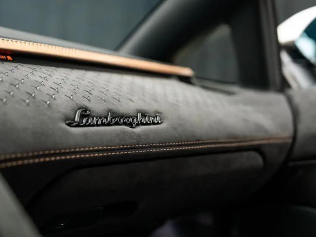 Lamborghini Aventador