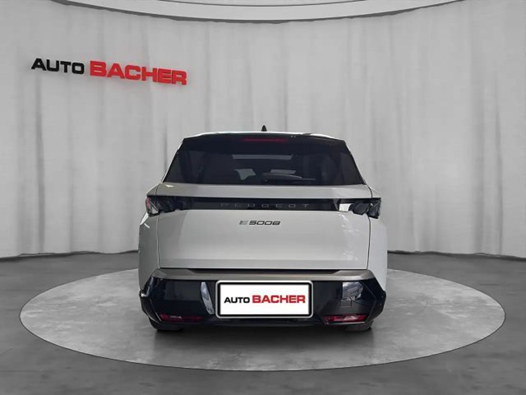 Peugeot E-5008