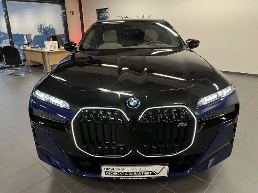 BMW i7