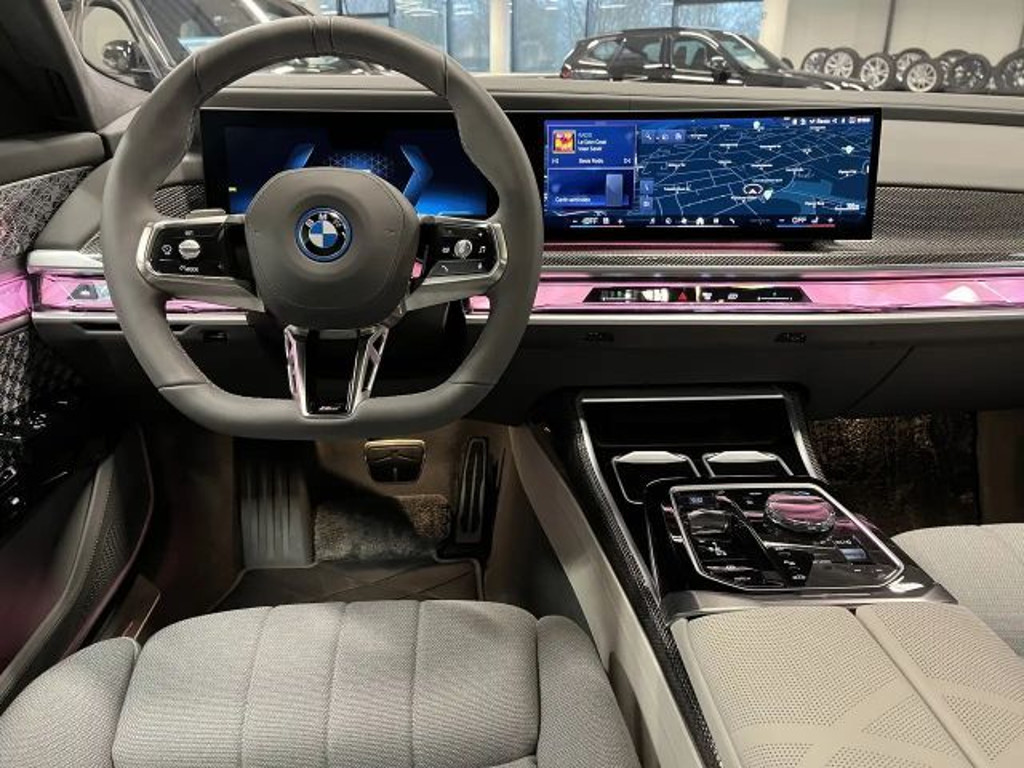BMW i7