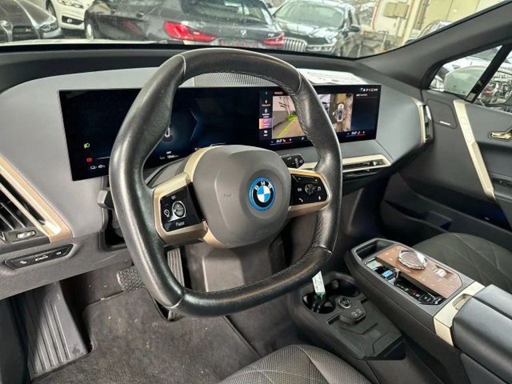 BMW iX