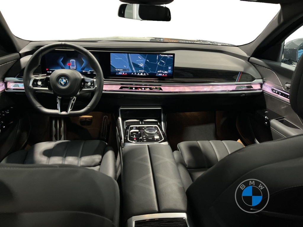 BMW i7