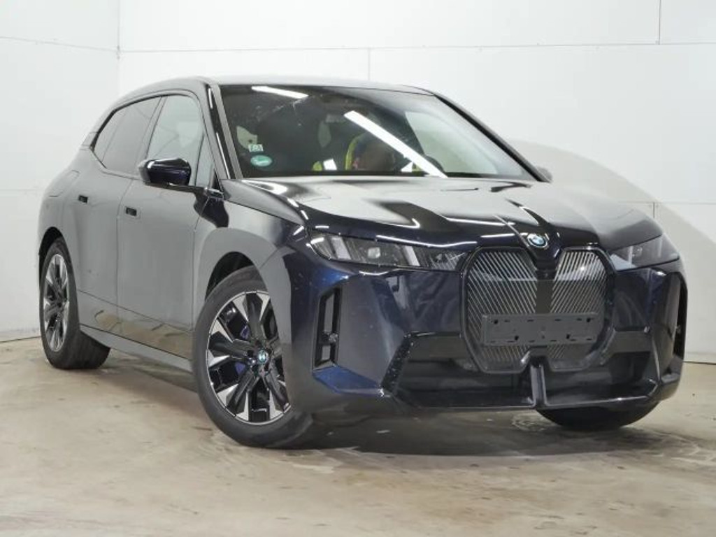 BMW iX