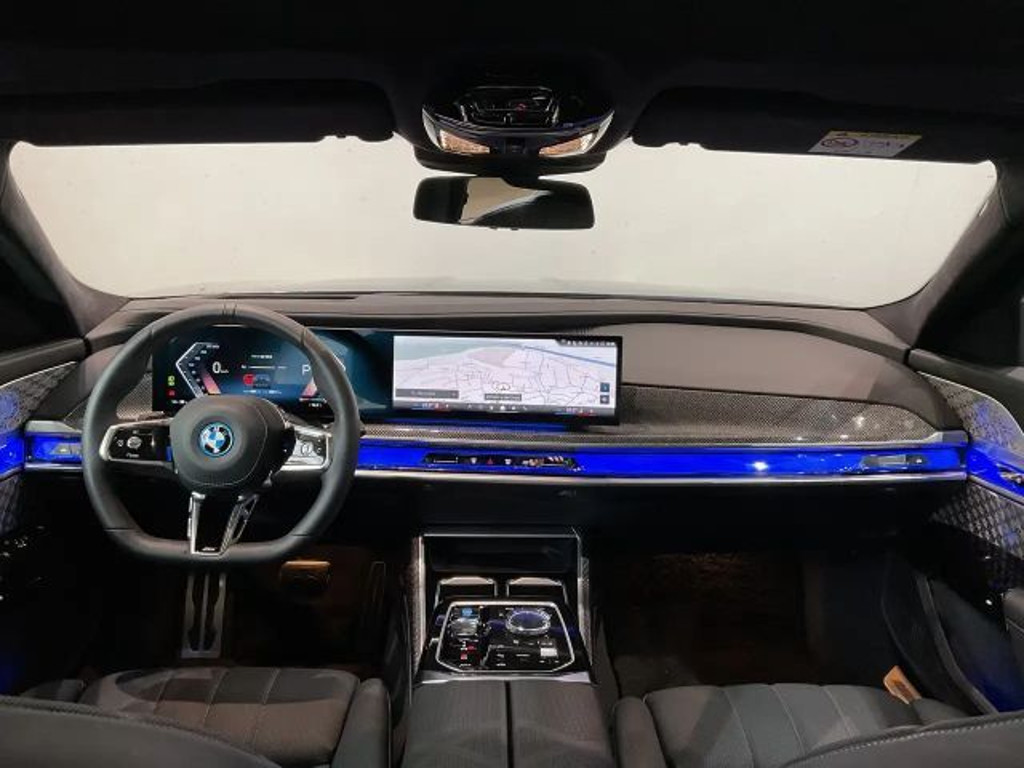 BMW i7