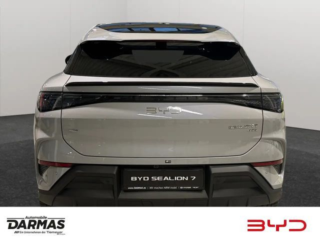 BYD Sealion 7