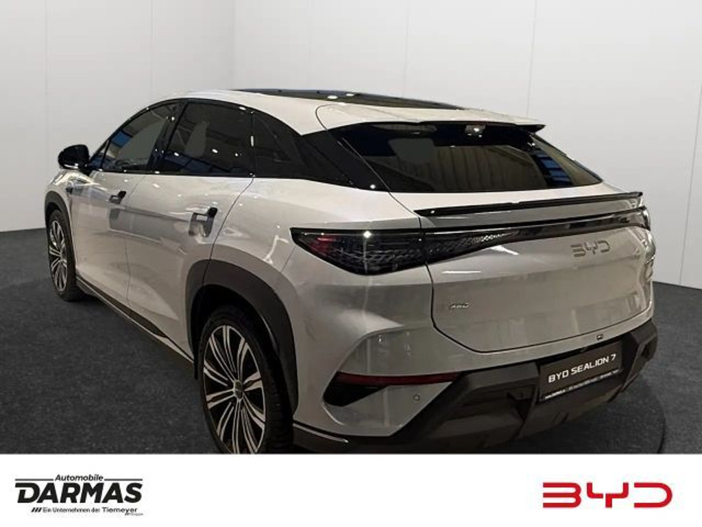BYD Sealion 7