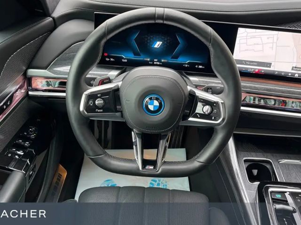 BMW i7