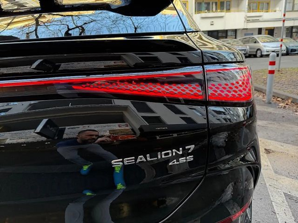 BYD Sealion 7